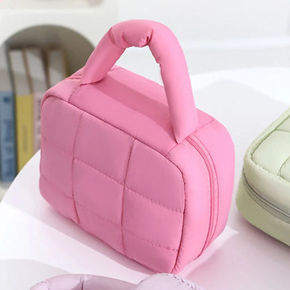 Cosmetic Bag Puffy Travel Toiletry Pouch Checkered Zipper Bag Women Quilted Makeup Bag Makeup Organizer Bag for Woemn Girl